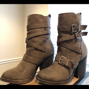 Madden Girl Kloo Engineer Boot